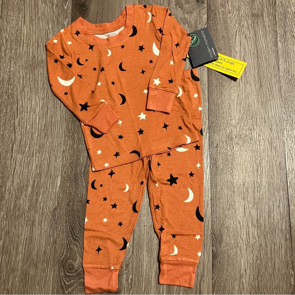 Modern Moments by Gerber Moon & Stars Pajama Shirt & Pant Set 18 Months NEW